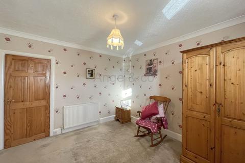 58 Beccles Road, Lowestoft, NR33 8QY