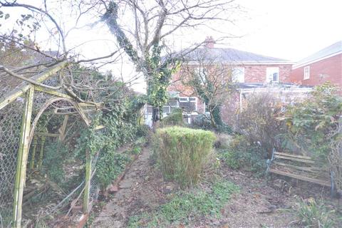 102 Highfield Crescent, Thorne, Doncaster, DN8 4DW