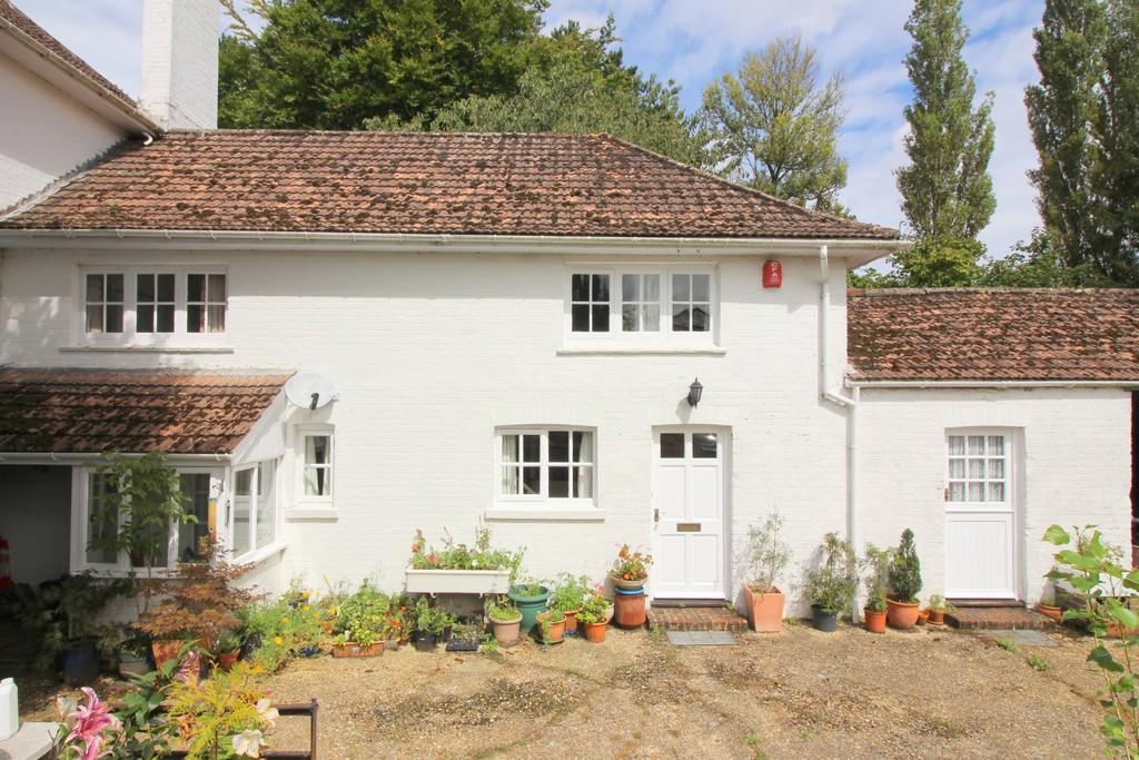 Kilmeston, Alresford, Hampshire 2 bed cottage £1,150 pcm (£265 pw)