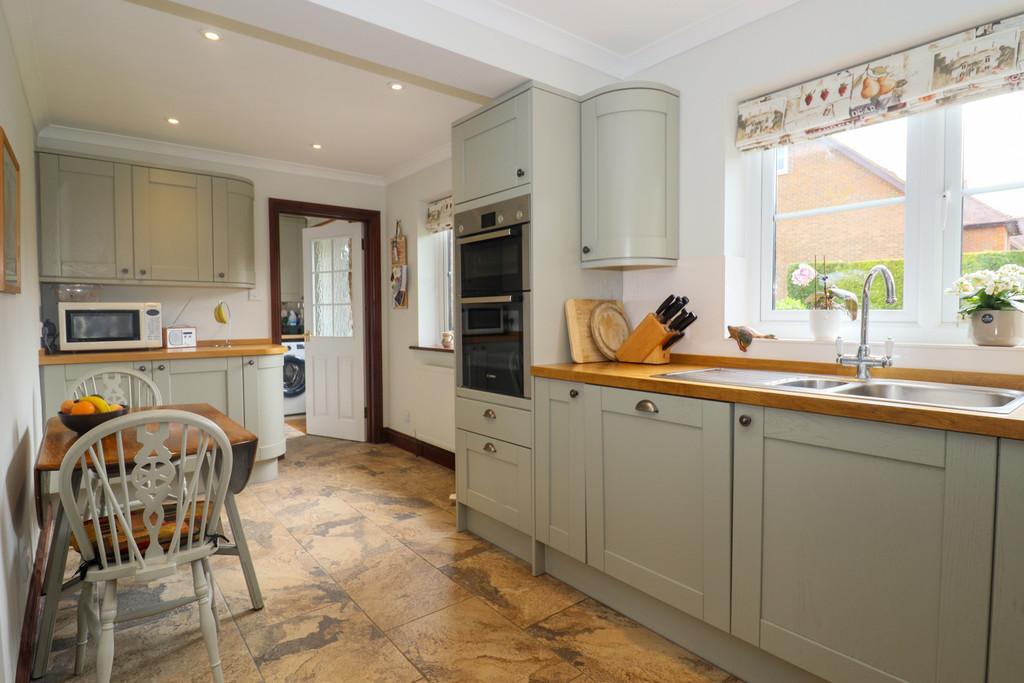 Kingswood Rise, Four Marks 5 bed detached house £760,000