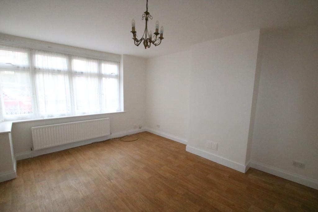 Farley Road, South Croydon 3 bed semidetached house £1,700 pcm (£392 pw)