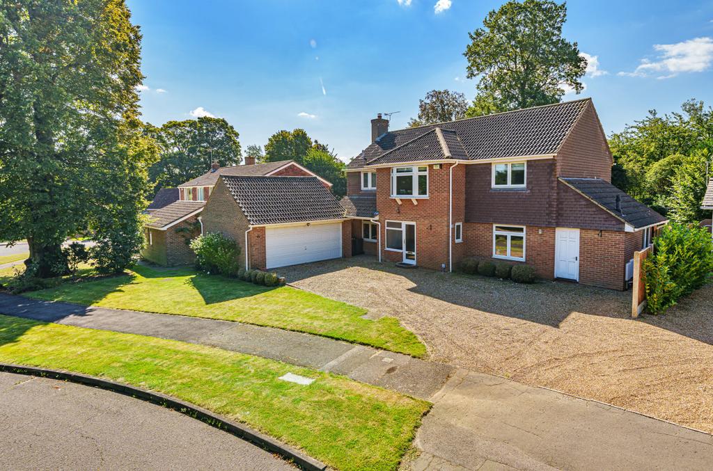 The Vallance, Lynsted, Sittingbourne, Kent, ME9 4 bed detached house