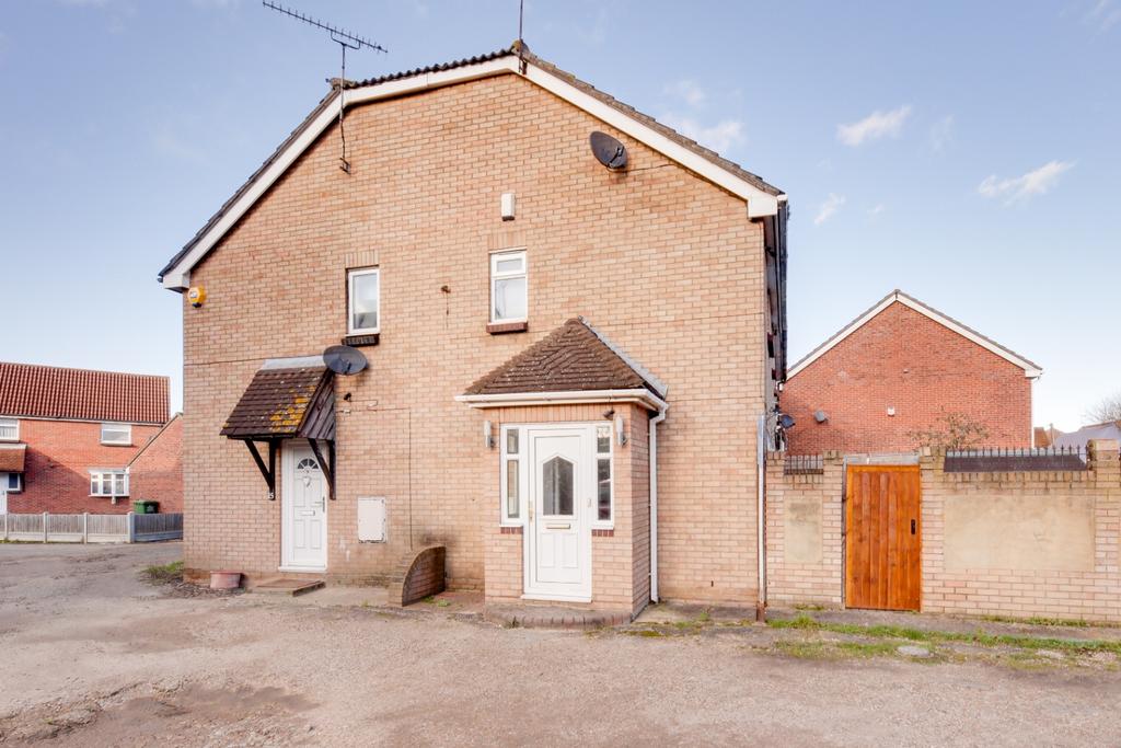 Meadgate, Basildon, SS13 1NY 2 bed terraced house £230,000