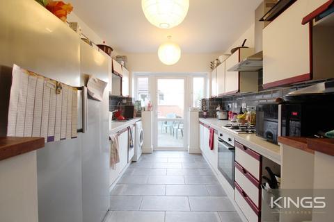 5 bedroom semi-detached house to rent, Welbeck Avenue