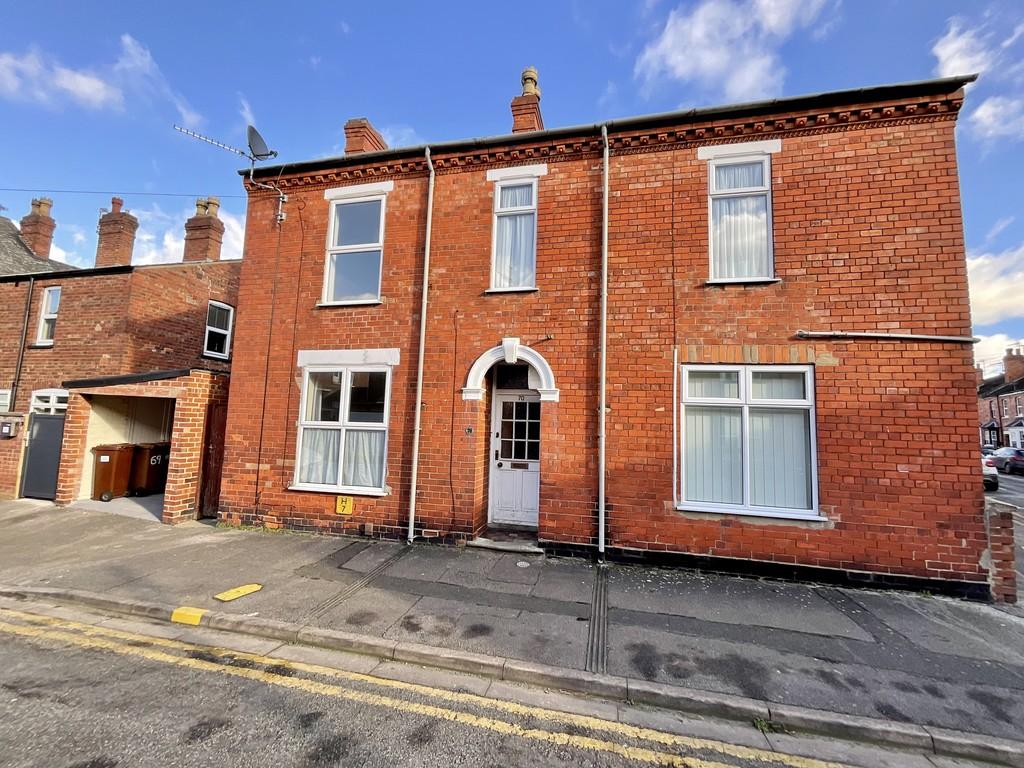 Cecil Street, Lincoln 3 bed end of terrace house £850 pcm (£196 pw)