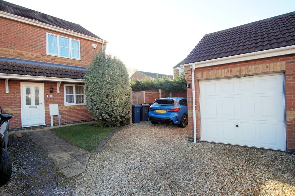 Hawthorn Chase, Lincoln 3 bed semidetached house £225,000