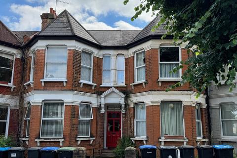 3 bedroom ground floor flat to rent, Marlborough Road, Bowes Park N22