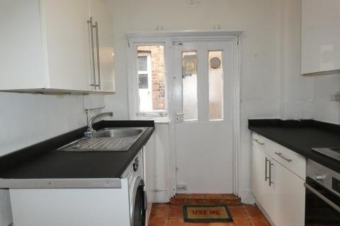 3 bedroom ground floor flat to rent, Marlborough Road, Bowes Park N22