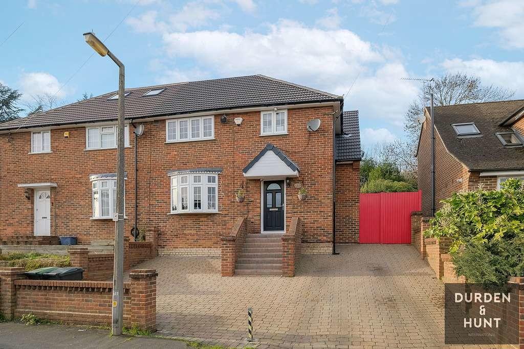 Grosvenor Drive, Loughton, IG10 3 bed semidetached house £700,000