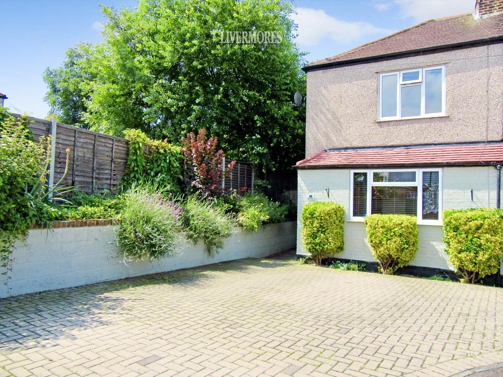 Mildred Close, Dartford 2 bed end of terrace house £300,000