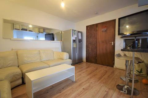 6 bedroom semi-detached house to rent, Aldershot Road, Guildford