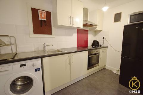 Studio to rent, Ash Grove, Guildford