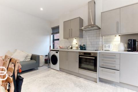 2 bedroom apartment to rent, Woodcote Road, Wallington