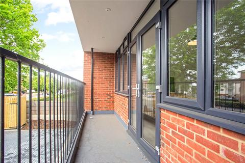 2 bedroom apartment for sale - Hall Lane, Upminster, RM14