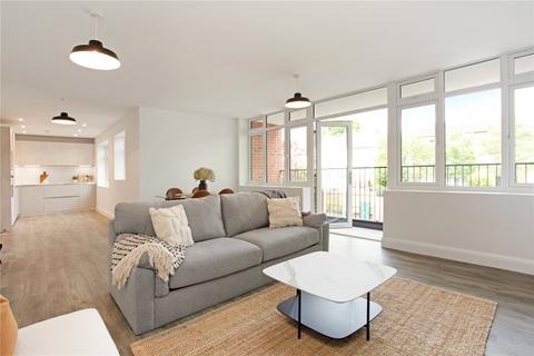 2 bedroom apartment for sale - Hall Lane, Upminster, RM14