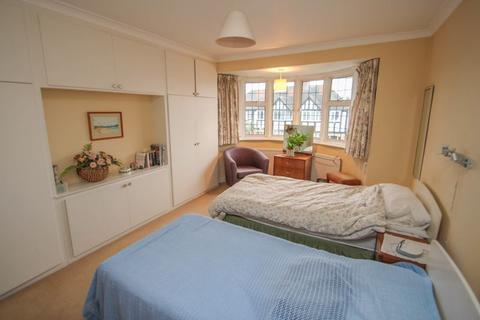 26 Manor Drive, Hinchley Wood, Esher, KT10 0AX
