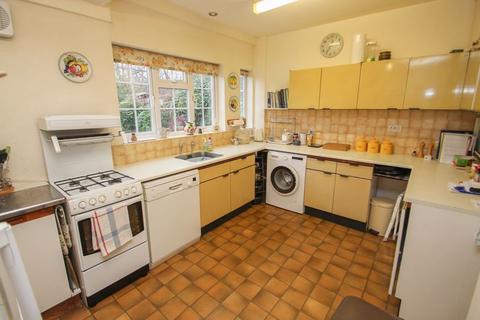 26 Manor Drive, Hinchley Wood, Esher, KT10 0AX