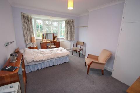 26 Manor Drive, Hinchley Wood, Esher, KT10 0AX