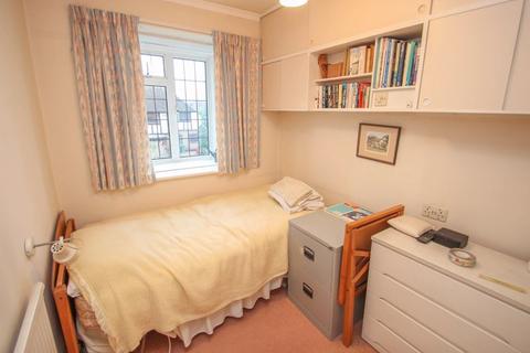 26 Manor Drive, Hinchley Wood, Esher, KT10 0AX