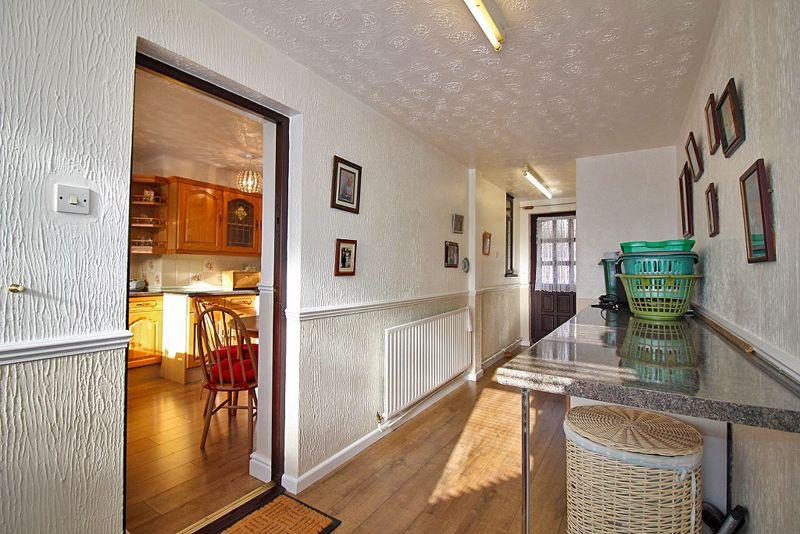 Side hall