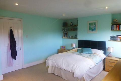 59 Grove Avenue, London, W7 3ET