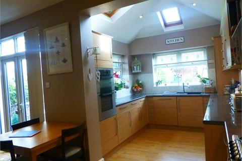 59 Grove Avenue, London, W7 3ET