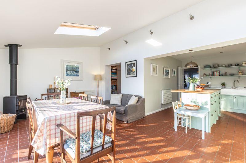 Dale Avenue, Hassocks 5 bed detached house £1,100,000
