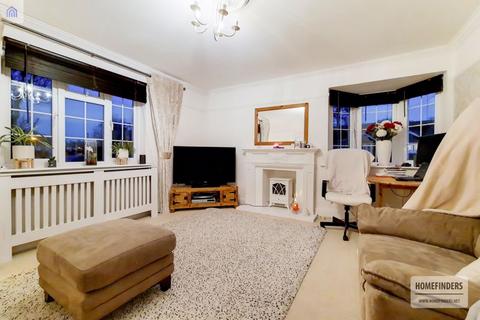 2 bedroom flat to rent, Mount Crescent, Brentwood CM14