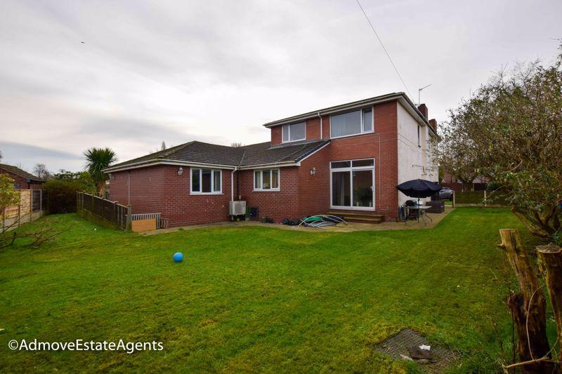 Heyes Lane, Timperley, WA15 7 bed detached house £800,000