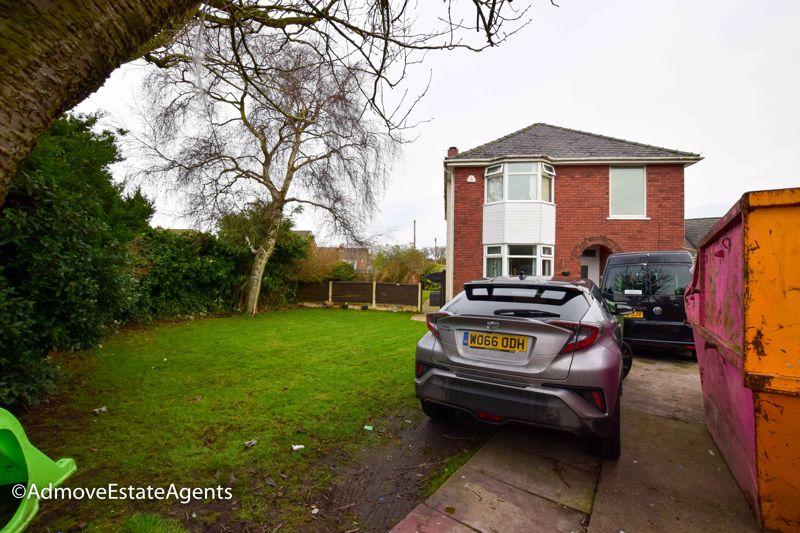 Heyes Lane, Timperley, WA15 7 bed detached house £800,000