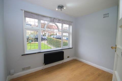 15 Goring Way, Greenford, UB6 9NN