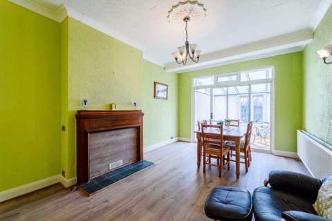 79 Ruskin Drive, Worcester Park, KT4 8LJ