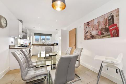 4c Holywell Way, Staines-upon-thames, TW19 7SH