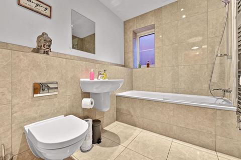 4c Holywell Way, Staines-upon-thames, TW19 7SH