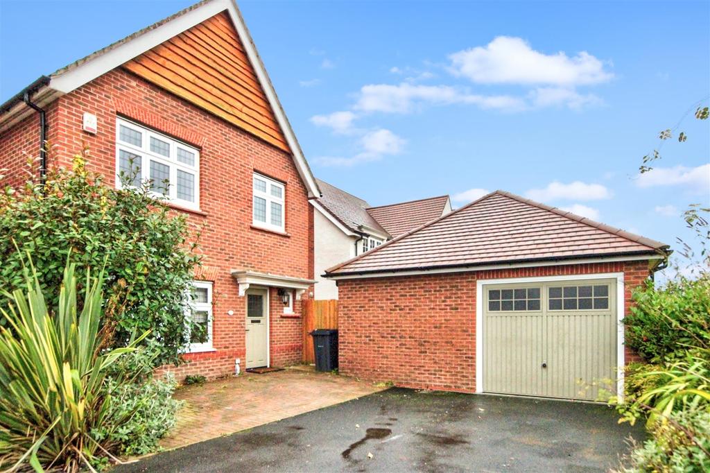 Yew Gardens, Blackpool, FY4 3 bed detached house £260,000