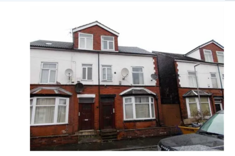 2 bedroom flat to rent, Moss Bank, Manchester