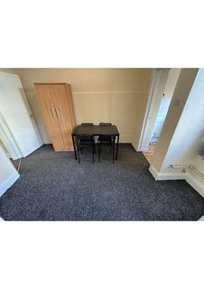 2 bedroom flat to rent, Moss Bank, Manchester