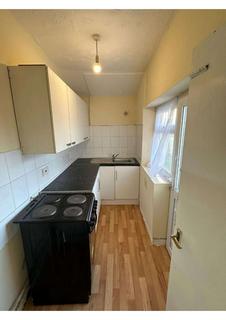 2 bedroom flat to rent, Moss Bank, Manchester