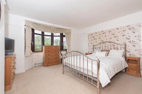 33 Ewell By Pass, Epsom, KT17 2PZ