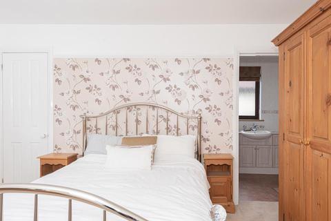 33 Ewell By Pass, Epsom, KT17 2PZ