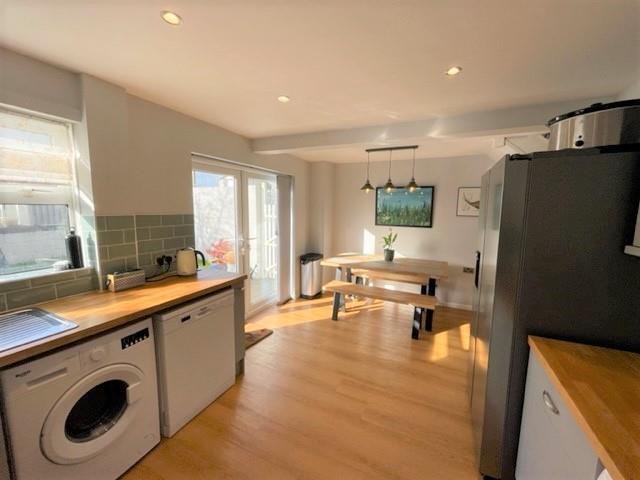 Kitchen 2 (2).jpg