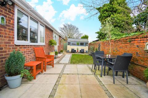 5 Chestnut Close, Burstwick, Hull, HU12 9HH