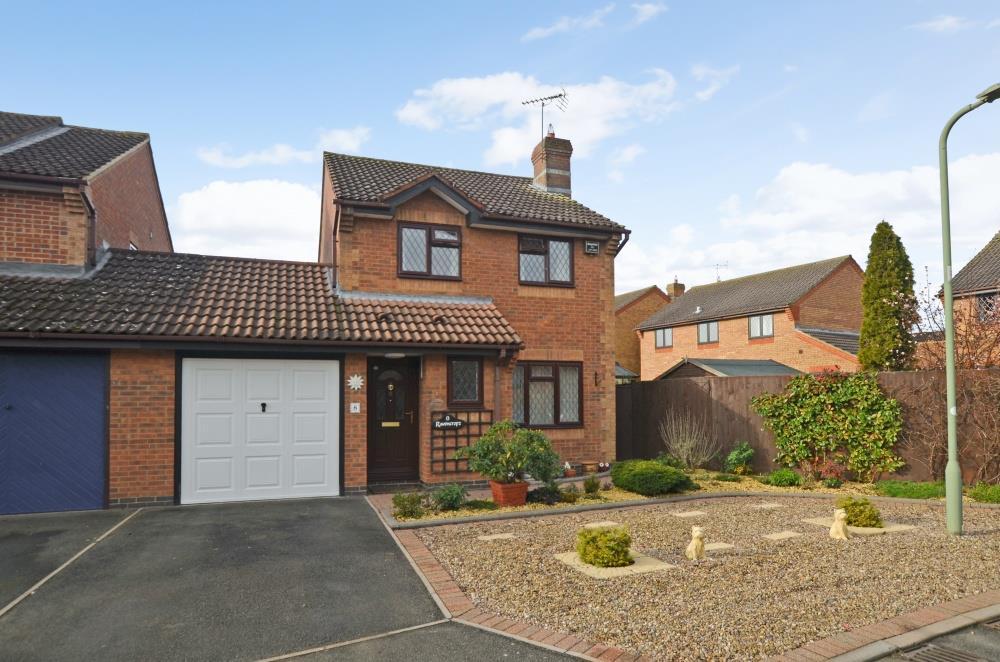 Ravencroft, Bicester 3 bed detached house £400,000