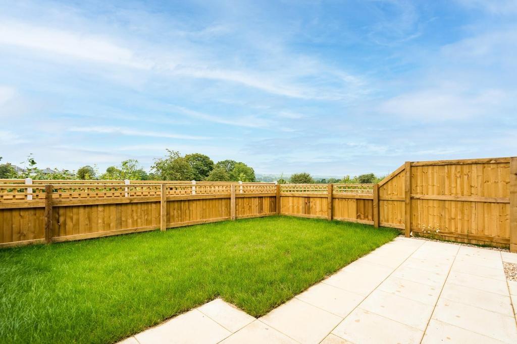 Marina View, Burnley 4 bed townhouse £1,350 pcm (£312 pw)