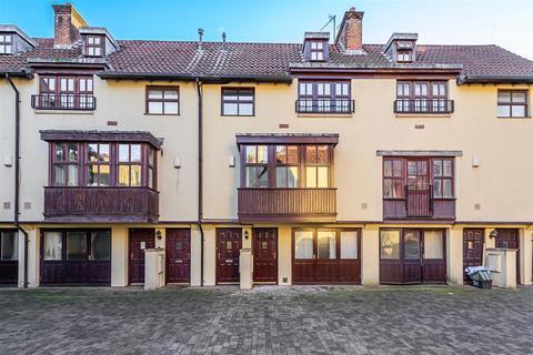 2 Bear Yard Mews, Bristol, BS8 4SD