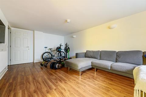 2 Bear Yard Mews, Bristol, BS8 4SD
