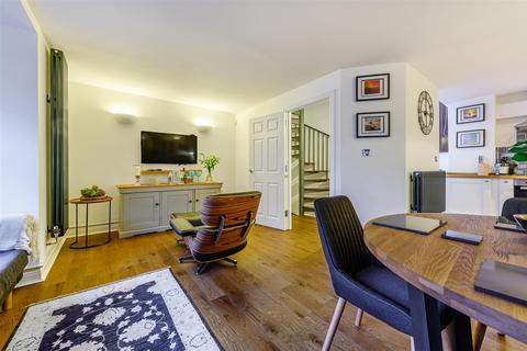 2 Bear Yard Mews, Bristol, BS8 4SD