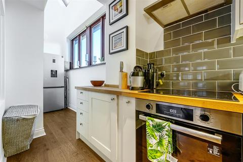 2 Bear Yard Mews, Bristol, BS8 4SD