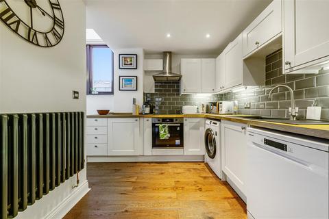 2 Bear Yard Mews, Bristol, BS8 4SD