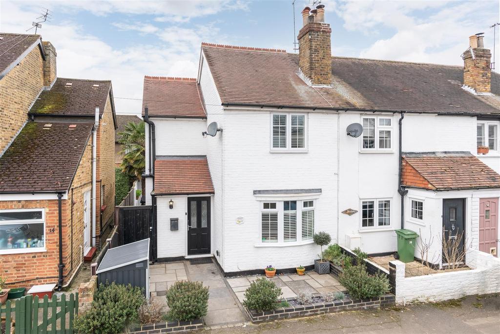 Primrose Road, Hersham, Hersham 2 bed end of terrace house £499,950